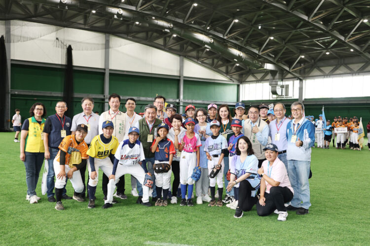 2024台灣女子棒球聯賽臺南場開幕 黃偉哲偕同蕭美琴副總統為女棒球員加油 2024台灣女子棒球聯賽臺南場開幕-黃偉哲偕同蕭美琴副總統為女棒球員加油