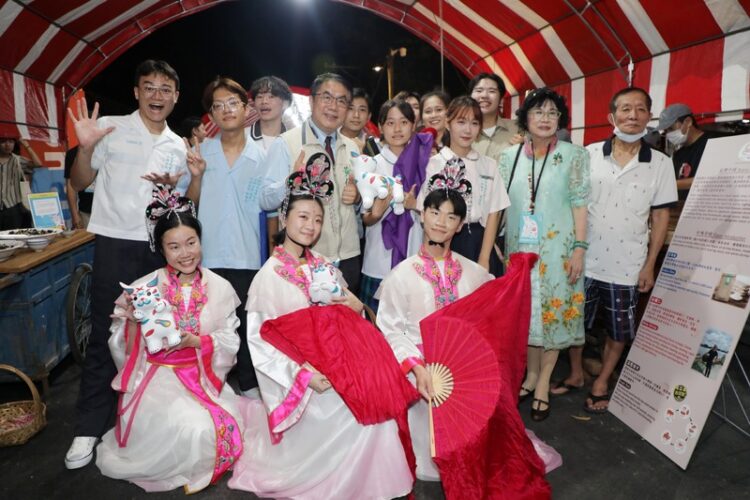 2024臺灣文博會首度移師臺南 黃偉哲開箱臺南概念展區邀民眾前來感受創意爆發力 2024臺灣文博會首度移師臺南 黃偉哲開箱臺南概念展區邀民眾前來感受創意爆發力