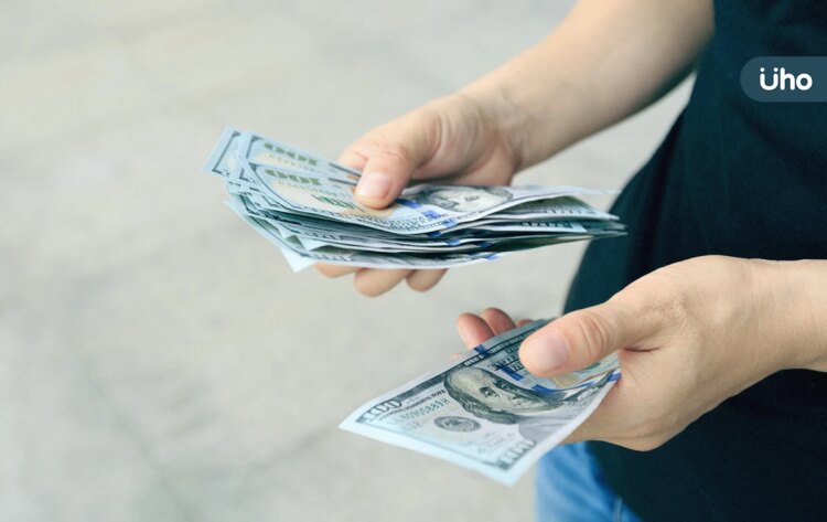 給陌生人「1萬美元」會怎樣?實測揭驚人結果:三分之二都捐給別人 給陌生人「1萬美元」會怎樣?實測揭驚人結果:三分之二都捐給別人