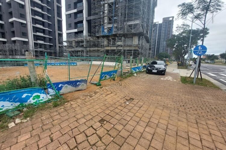 建商皮繃緊!施工弄壞人行道、公設不處理 桃市府祭「停工」嚴懲 建商皮繃緊!施工弄壞人行道、公設不處理-桃市府祭「停工」嚴懲