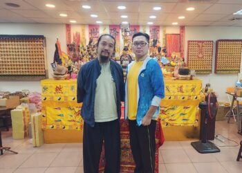 鬼月香港驅魔大師陳法齊來台靈探-驚見水鬼上身做驅魔