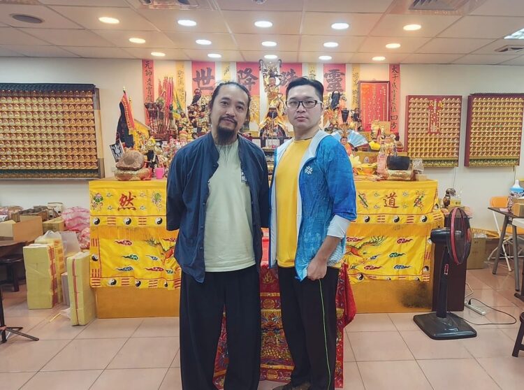 鬼月香港驅魔大師陳法齊來台靈探-驚見水鬼上身做驅魔