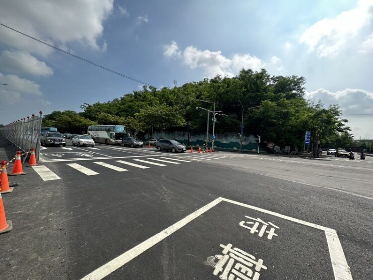 左營區翠華路(明潭至世運大道)拓寬工程南下段分區通車紓解車流 左營區翠華路(明潭至世運大道)拓寬工程南下段分區通車紓解車流