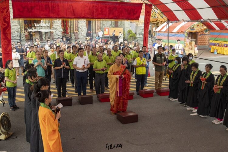 斗美三王府遵循古禮舉辦中元普渡為信眾累積功德、除厄轉運 斗美三王府遵循古禮舉辦中元普渡為信眾累積功德、除厄轉運