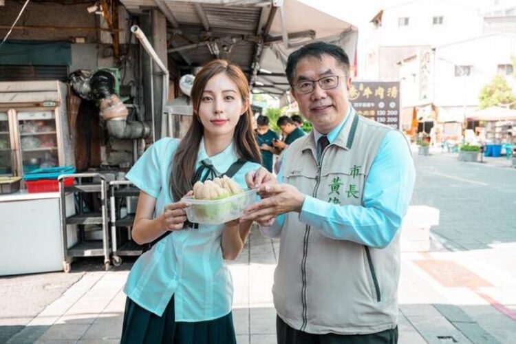 韓國最美模特兒金寶拉漫遊府城 黃偉哲市長帶路逛臺劇「想見你」知名景點 韓國最美模特兒金寶拉漫遊府城-黃偉哲市長帶路逛臺劇「想見你」知名景點