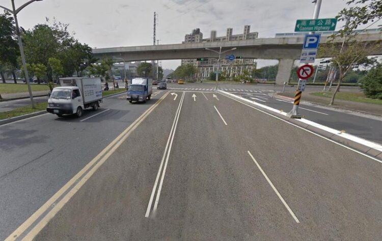 高市德民路分隔島改造 配合路型調整行車更順暢 高市德民路分隔島改造-配合路型調整行車更順暢