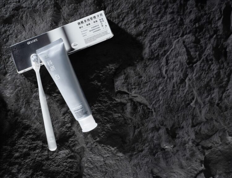 知名品牌白牙膏攜手聶永真 支援消費者高光時刻 知名品牌白牙膏攜手聶永真 支援消費者高光時刻