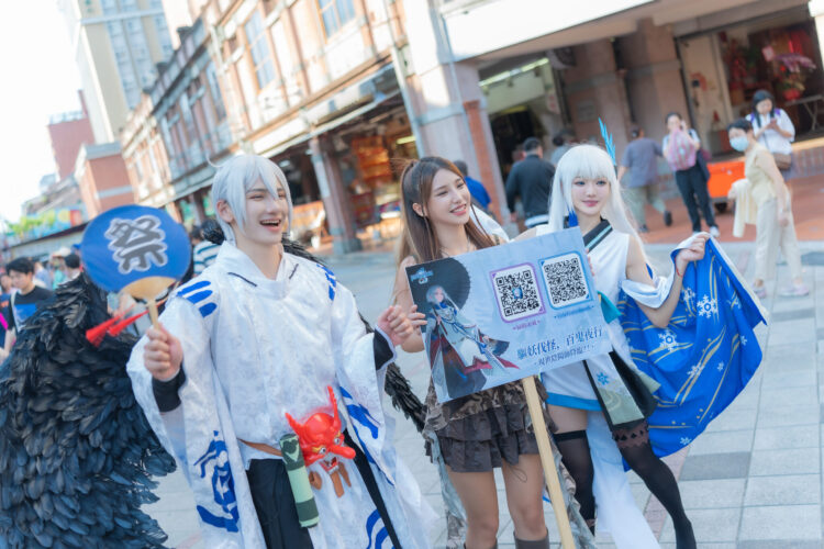 知名手遊辦快閃活動 角色現身台北街頭 邀民眾一起互動抓寶