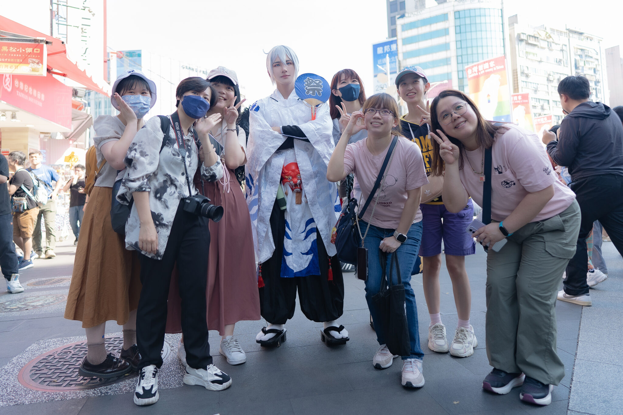 知名手遊辦快閃活動 角色現身台北街頭 邀民眾一起互動抓寶 知名手遊辦快閃活動 角色現身台北街頭 邀民眾一起互動抓寶