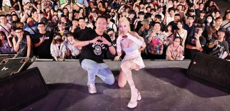 黃文益「高雄海灣公益音樂派對」2000人嗨翻愛河灣 