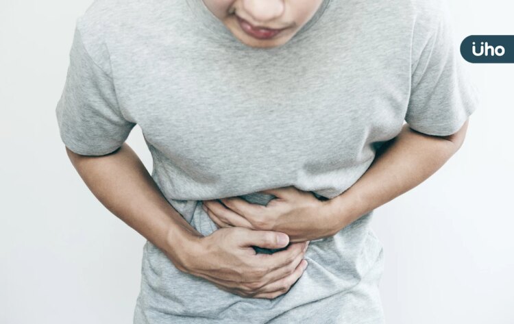 他反覆脹氣1年多,十二指腸潰瘍險穿孔!醫揪「最大元兇」恐致胃癌 他反覆脹氣1年多,十二指腸潰瘍險穿孔!醫揪「最大元兇」恐致胃癌