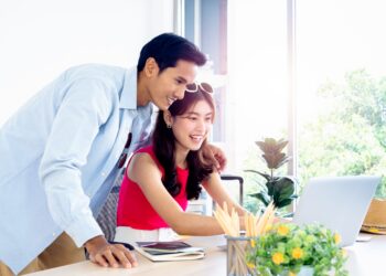 同事示好怎麼辦？先了解辦公室戀情的優點和缺點！