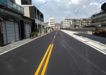 鳳山區過雄街拓寬完成開放通車