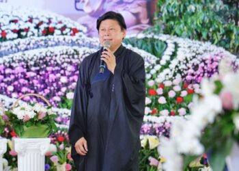 傅崐萁母親告別式藍白要角到場-感謝柯文哲排除萬難來致意