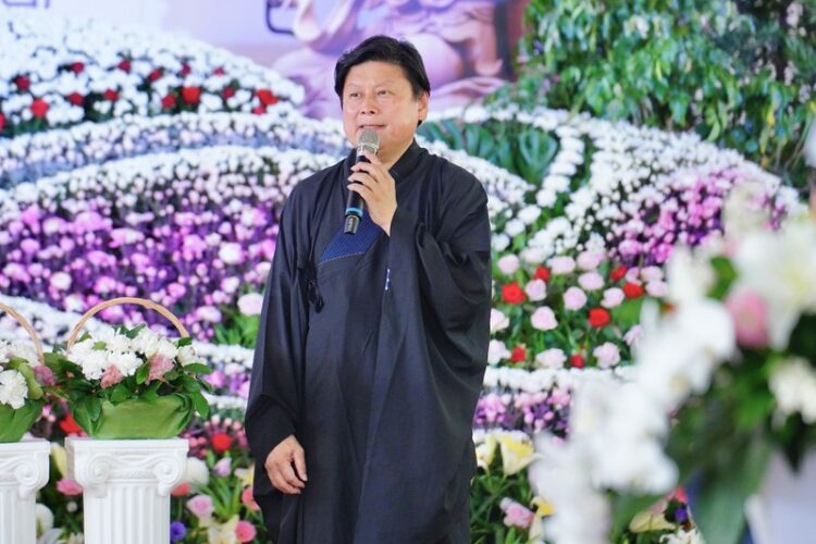 傅崐萁母親告別式藍白要角到場-感謝柯文哲排除萬難來致意