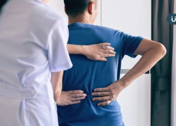 腰痠背痛養生「拍拍功」能緩解！醫授穴位拍打技巧「這時間」效果最好