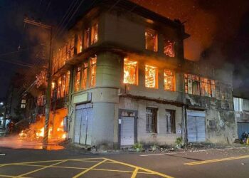 嘉義「百年戲院」陷火海！-歷史建築燃燒殆盡民眾不捨