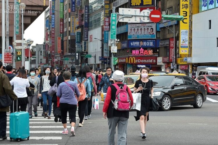 開學季打工潮!課業、賺錢兩頭燒...近9成生活難 謹記3要點「別白忙一場」 開學季打工潮!課業、賺錢兩頭燒…近9成生活難-謹記3要點「別白忙一場」