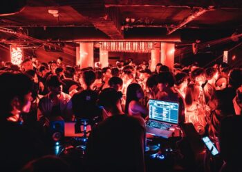 最high「星期五晚上」-在高雄！歌迷同歡-16蹲挑戰-主題前夜祭提前炒熱演唱會商機