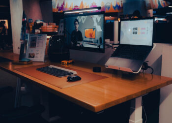 【全台第一張親子互動設計的電動升降桌：humanconnect創新推出live3系列】