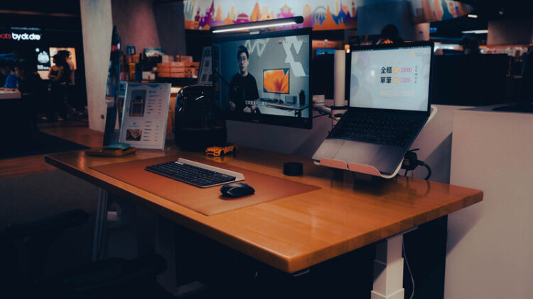 【全台第一張親子互動設計的電動升降桌：humanconnect創新推出live3系列】