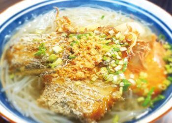 新開張煎炸的魚腳滑的螃蟹「海鮮炸物的極致享受」