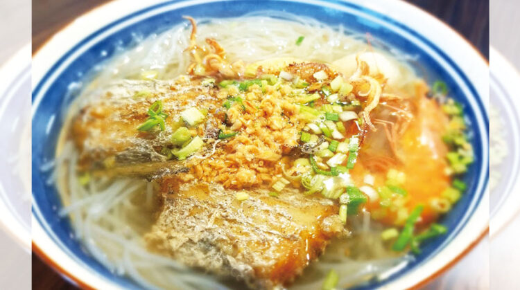 新開張煎炸的魚腳滑的螃蟹「海鮮炸物的極致享受」 新開張煎炸的魚腳滑的螃蟹「海鮮炸物的極致享受」