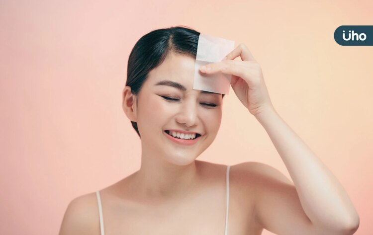 吸油面紙越用越油?5大「NG用法」一次看:做錯這動作恐毛孔粗大 吸油面紙越用越油?5大「ng用法」一次看:做錯這動作恐毛孔粗大