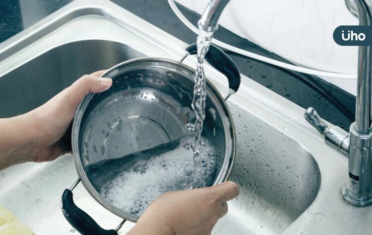 廚房鍋具如何保養清潔?譚敦慈授「洗鍋3步驟」:千萬別馬上沖冷水 廚房鍋具如何保養清潔?譚敦慈授「洗鍋3步驟」:千萬別馬上沖冷水