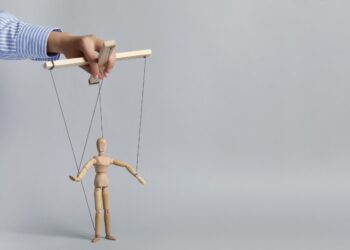 為什麼有些伴侶喜歡操控？3個方法聰明應對控制狂