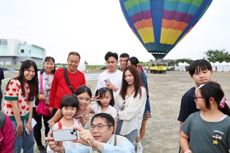 「2024濱海韶光季」活動首度引入熱氣球繫留體驗 欣賞將軍漁港空中美景 「2024濱海韶光季」活動首度引入熱氣球繫留體驗-欣賞將軍漁港空中美景