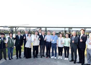 行政院長卓榮泰視察臺南漁電共生案場-黃偉哲：全力配合中央發展綠電並保護農漁業