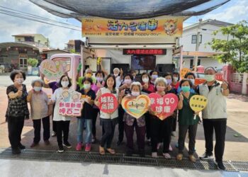 南市活力文康車結合體適能-走入社區為偏鄉長者注入新活力