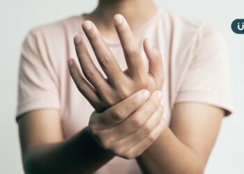 她上班手指麻痛，竟已肌肉萎縮⋯醫示警「手肘隧道症候群」3症狀