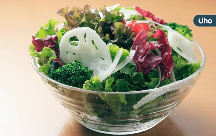 有食譜》秋分養生必吃蓮藕!簡單3步驟「涼拌藕片沙拉」酸甜又開胃 有食譜》秋分養生必吃蓮藕!簡單3步驟「涼拌藕片沙拉」酸甜又開胃