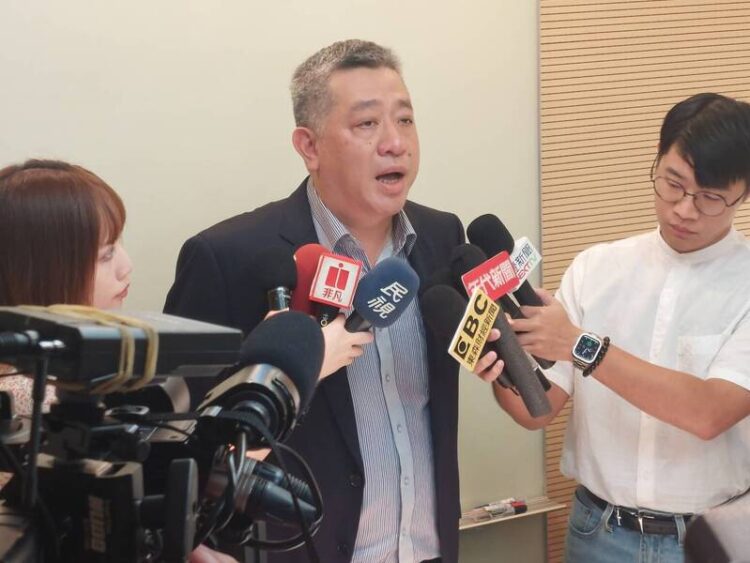 張國煒告張國華背信 律師:EIS與長榮海運交易恐無效損逾300億 張國煒告張國華背信-律師:eis與長榮海運交易恐無效損逾300億