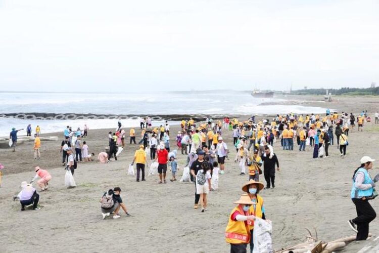 國際淨灘日千人齊聚台南黃金海岸-黃偉哲感謝志工愛地球守護環境