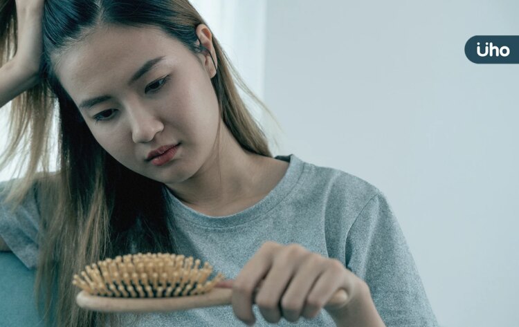 原來女生也會「雄性禿」?醫揭「自我檢測法」防禿頭:掉髮●●根小心 原來女生也會「雄性禿」?醫揭「自我檢測法」防禿頭:掉髮●●根小心