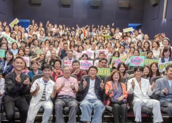 生命啟蒙教育創新基金會狂包場-為電影《小孩不笨3》助威