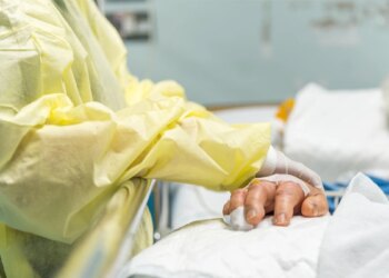 covid-19降溫？感染科醫憂民眾過於樂觀：每週仍有幾十名死亡案例，年長者進出醫院沒停過