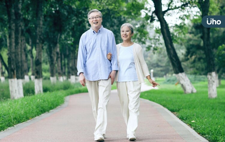 銀髮族「早起散步」就能抗老化!莊靜芬教「赤腳散步法」5步驟見效 銀髮族「早起散步」就能抗老化!莊靜芬教「赤腳散步法」5步驟見效