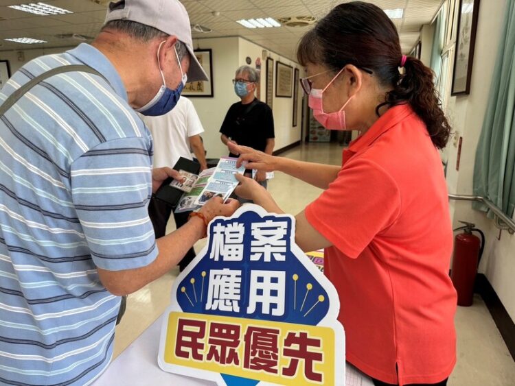 高雄區監理所結合高齡換照推廣檔案應用服務 高雄區監理所結合高齡換照推廣檔案應用服務