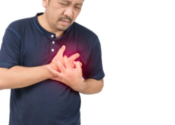 中年男子喘吁吁，x光照出心臟「腫大如文旦」！研究估台心衰患者成長率將達124%-醫籲及早篩檢、共管心糖腎