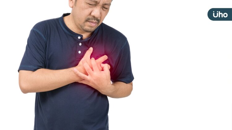 中年男子喘吁吁,X光照出心臟「腫大如文旦」!研究估台心衰患者成長率將達124% 醫籲及早篩檢、共管心糖腎 中年男子喘吁吁,x光照出心臟「腫大如文旦」!研究估台心衰患者成長率將達124%-醫籲及早篩檢、共管心糖腎