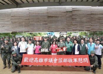 議長康裕成率議員慰勞後備教召訓練人員，-感謝國防戰力最佳後盾