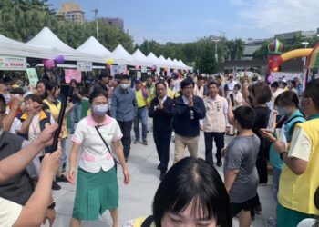 正德佛堂園遊會宣揚志業-興建弘法利生大樓上千民眾到場-陳其邁致詞響應。