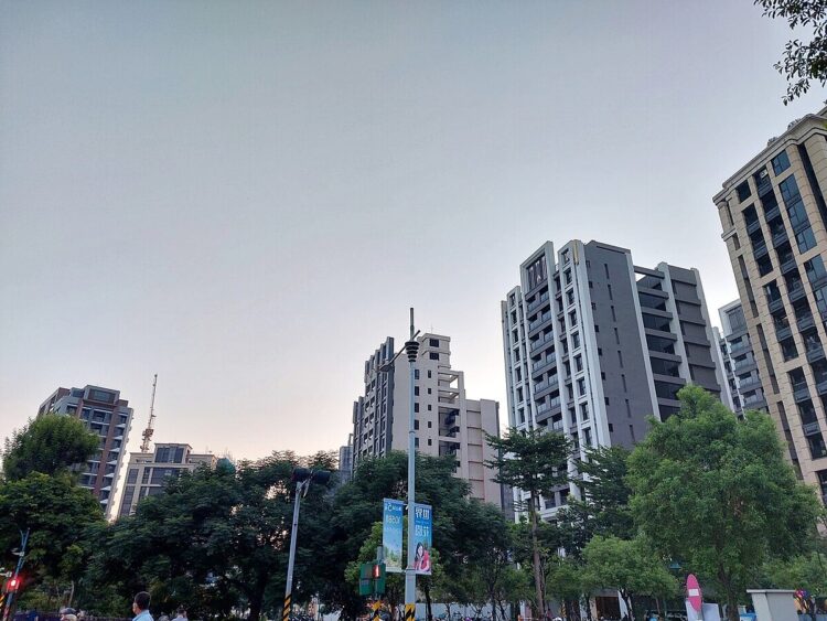 換屋族怒了 新青安+第二戶限貸組合拳:懲罰沒本錢的家庭 換屋族怒了-新青安+第二戶限貸組合拳:懲罰沒本錢的家庭