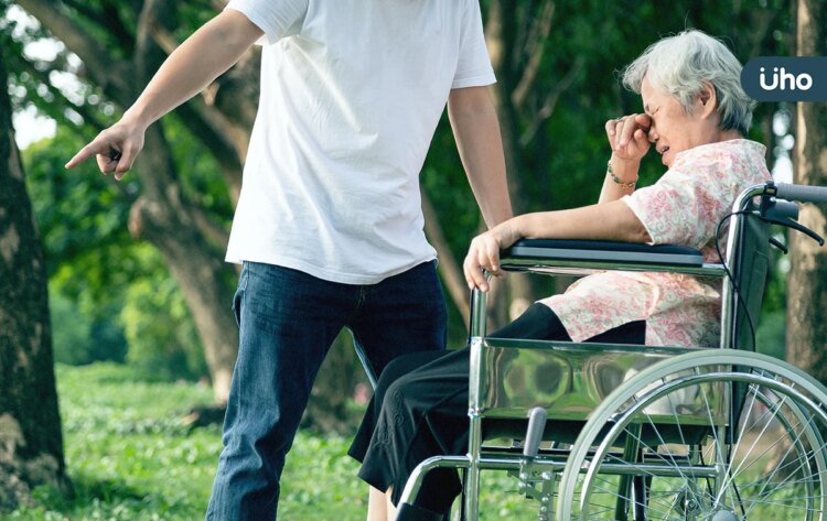 失智長輩忘了我，總是吵著「找媽媽」？陳乃菁：只是一種感情慰藉