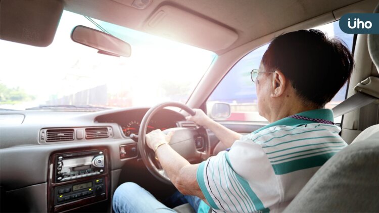 開車視線越來越模糊 運匠大哥以為老了心情差,透過白內障手術找回職業信心 開車視線越來越模糊-運匠大哥以為老了心情差,透過白內障手術找回職業信心