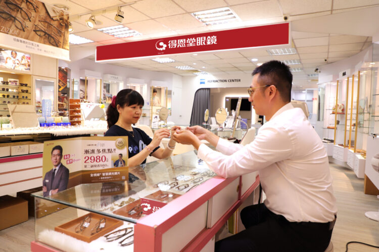 知名連鎖眼鏡通路商 推多焦1+1